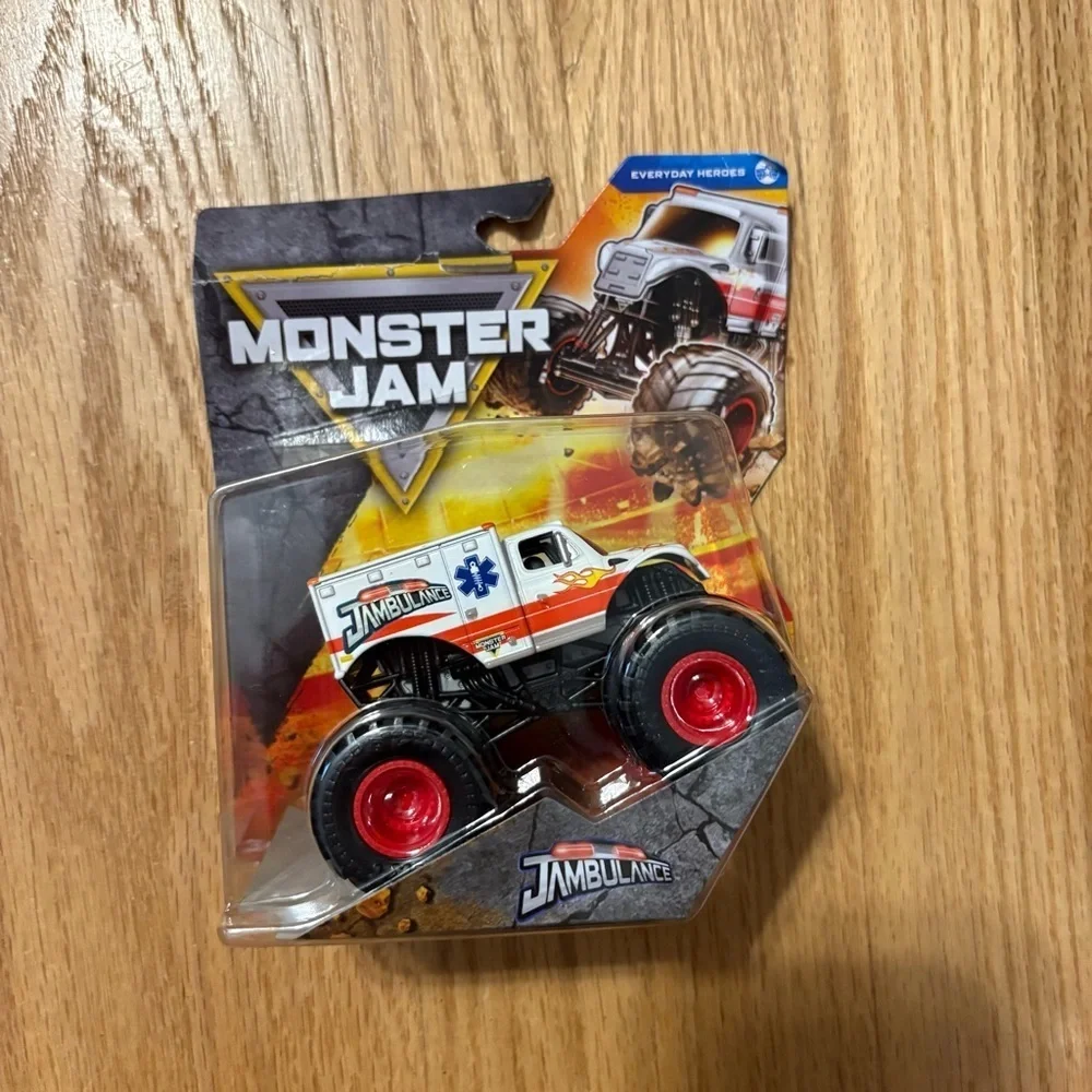Monster Jam Series 43 Every Day Heroes Jambulance Monster Truck NEW